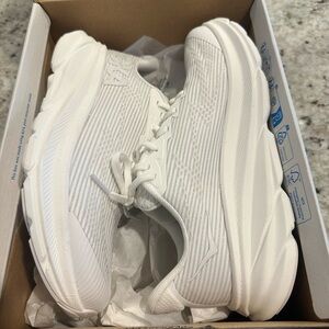 Hoka One Youth Clifton 9 Sneakers - White/grey size 5.5 youth ( women’s 7/7.5)